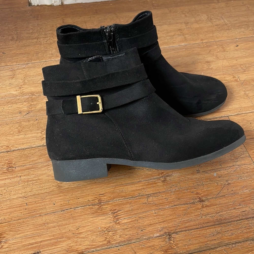 Cute ankle boots with gold buckle